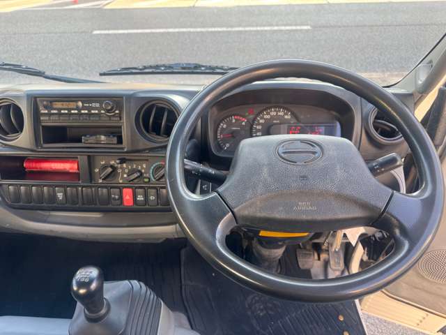 Hino Dutro 11
