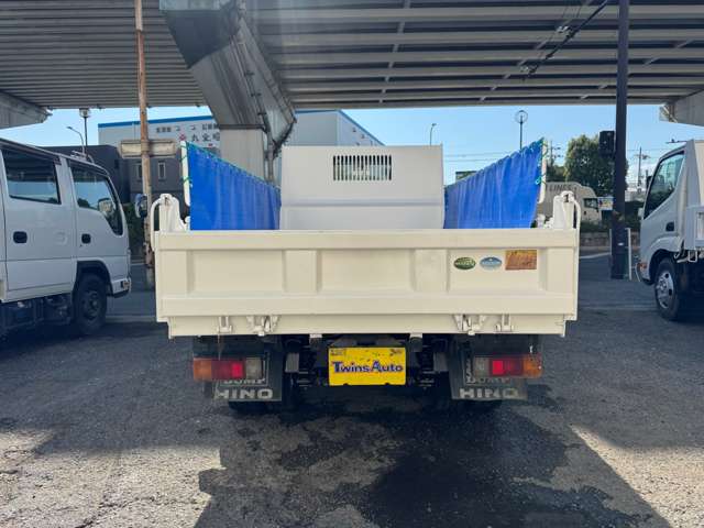 Hino Dutro 4