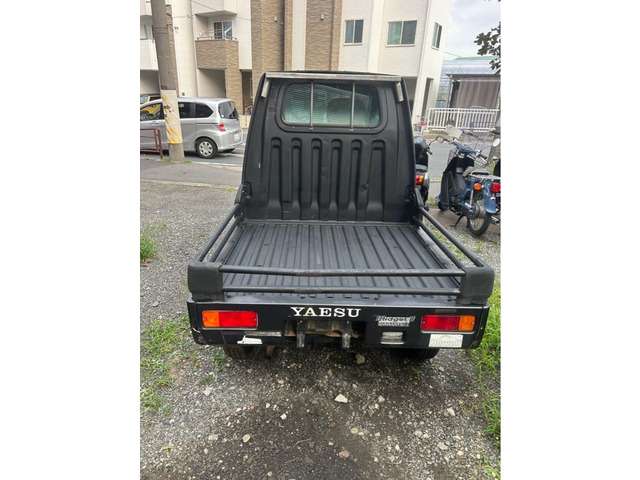 Daihatsu Midget II 9