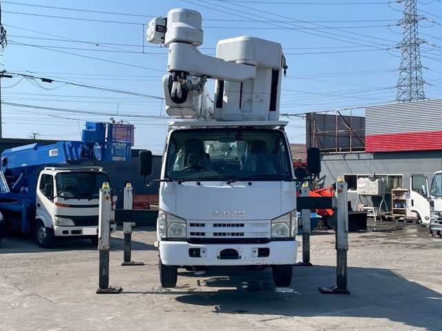 Isuzu Elf 3