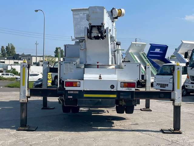 Isuzu Elf 8