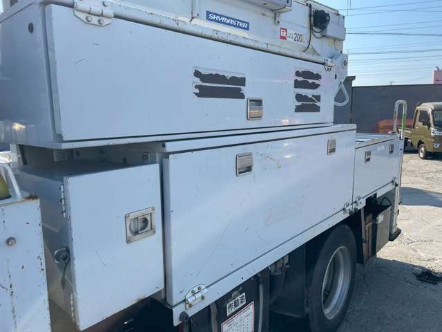 Isuzu Elf 10