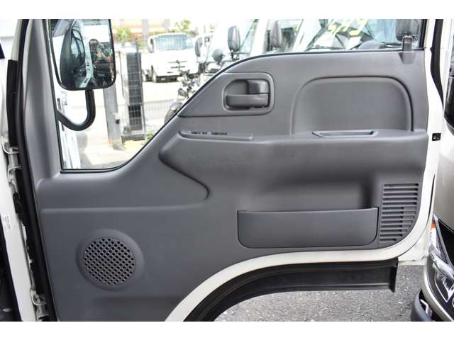 Isuzu Elf 8