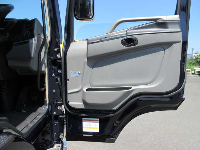 Mitsubishi Fuso Super Great 9