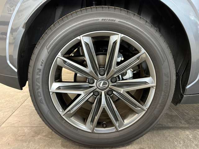 Lexus LBX 11