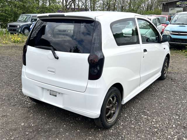 Daihatsu Mira 11