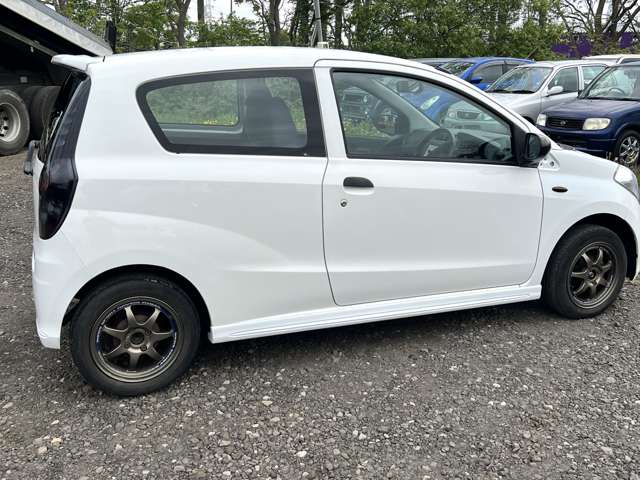 Daihatsu Mira 12