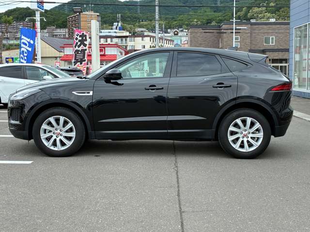 Jaguar E-Pace 11