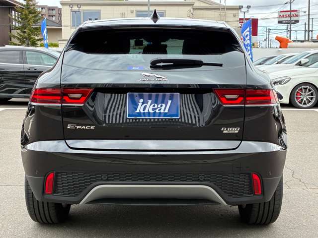 Jaguar E-Pace 9