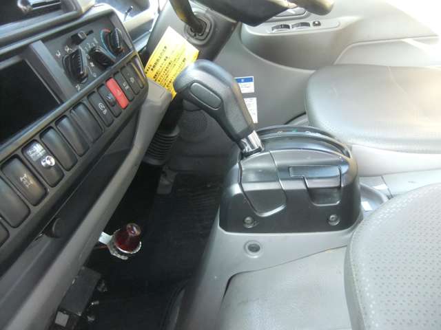 Hino Dutro 11