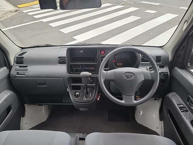 Daihatsu Hijet Cargo 12