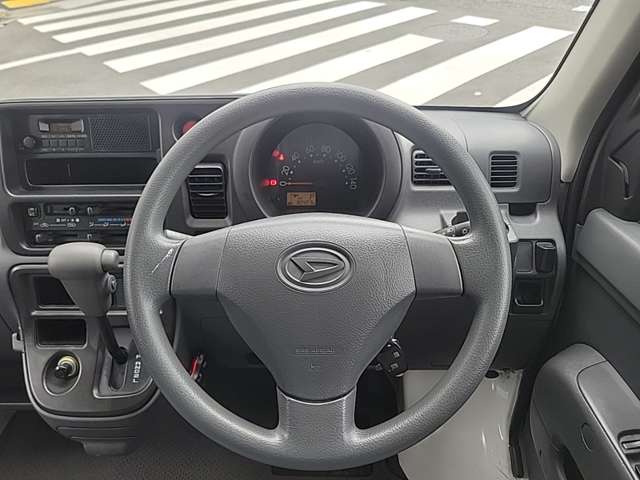 Daihatsu Hijet Cargo 13