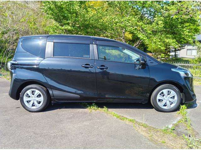 Toyota Sienta 7
