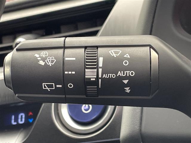 Lexus UX 12