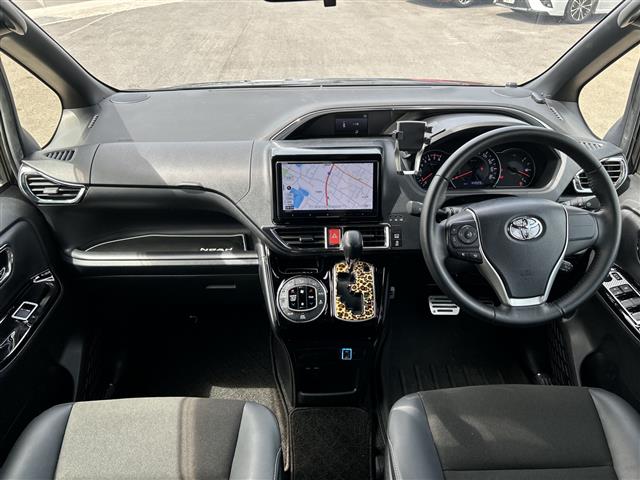 Toyota Noah 4