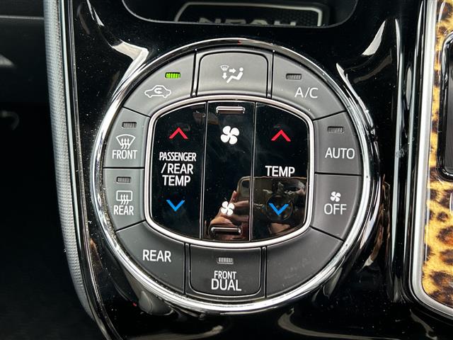 Toyota Noah 8