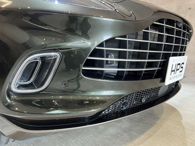 Aston Martin DBX 11