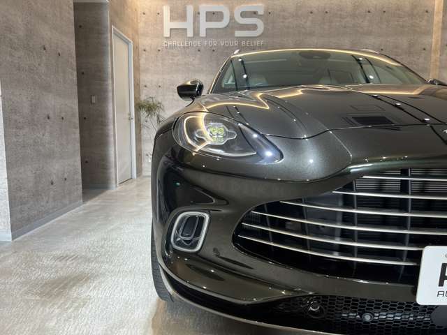 Aston Martin DBX 9