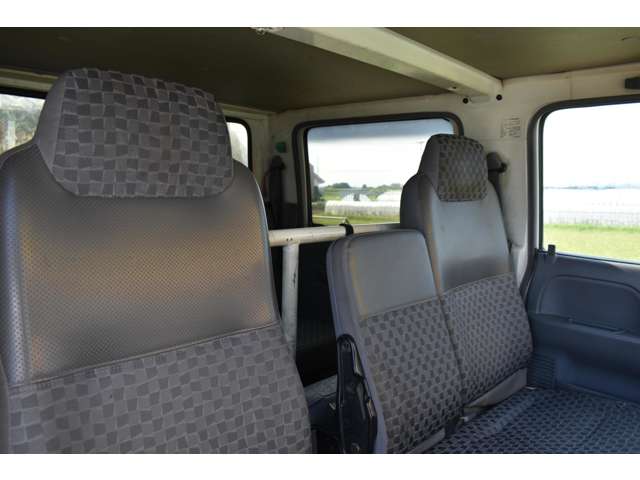 Isuzu Elf 6